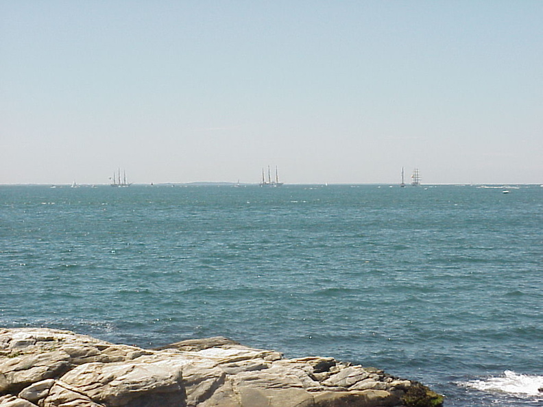 Tall_Ships_8_-_Niantic_Bay_-_July_2000.jpg