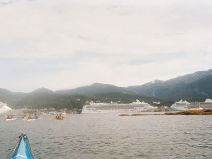 |View of the cruise ships while kayaking